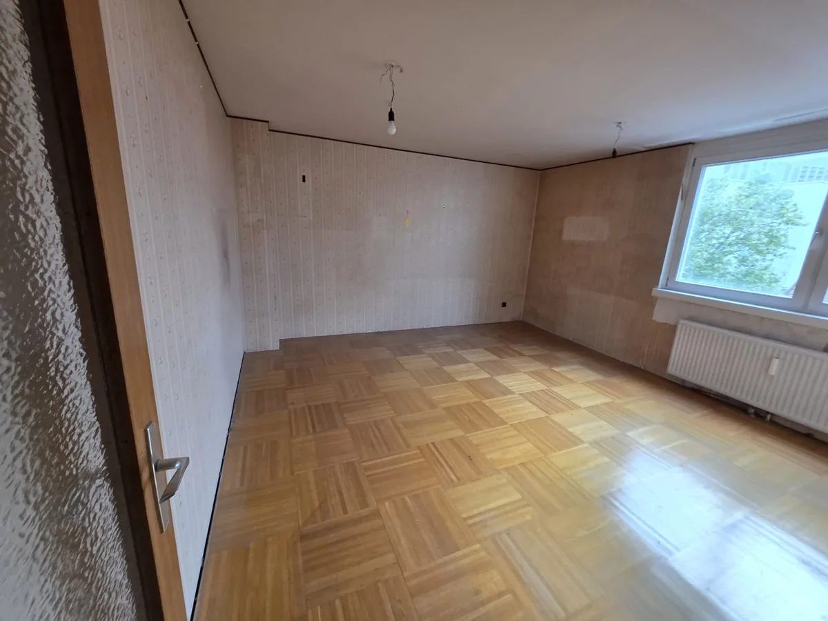 Wohnungsräumung Kottingbrunn 2542 – leeres Zimmer nach der Räumung